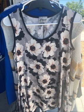 Gray Floral Sleeveless Tank Top